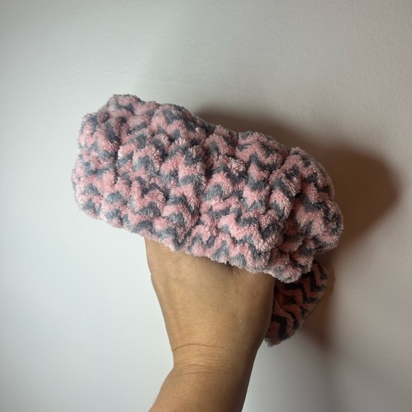 BOWKNOT plush makeup headband in pink and grey design, stretchy - Picture 3 of 4
